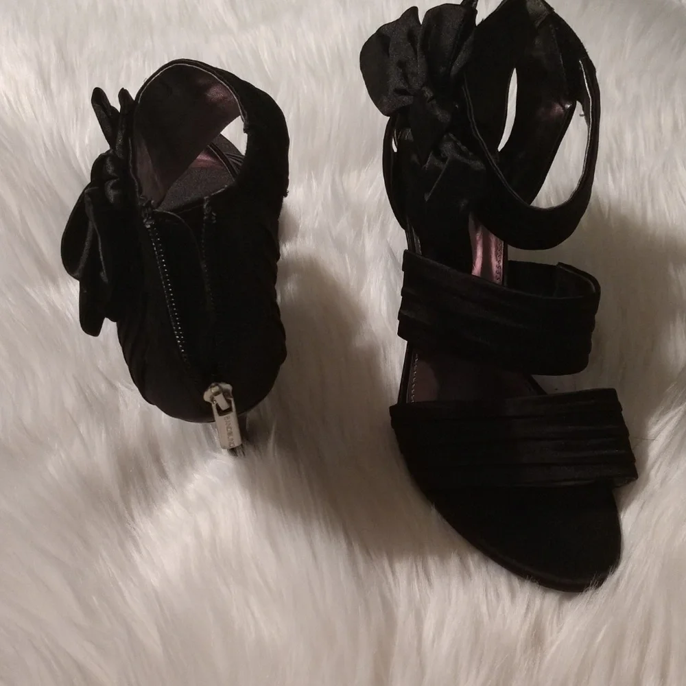 Black Bandolino Heels with Bow Sexy Strappy sz 8
